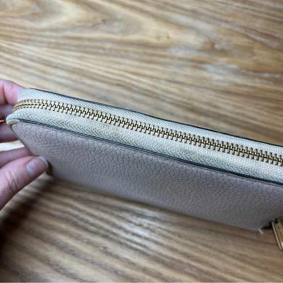 Michael Kors Pebbled Leather Zip Around Wallet Taupe MK Logo - Picture 4 of 8